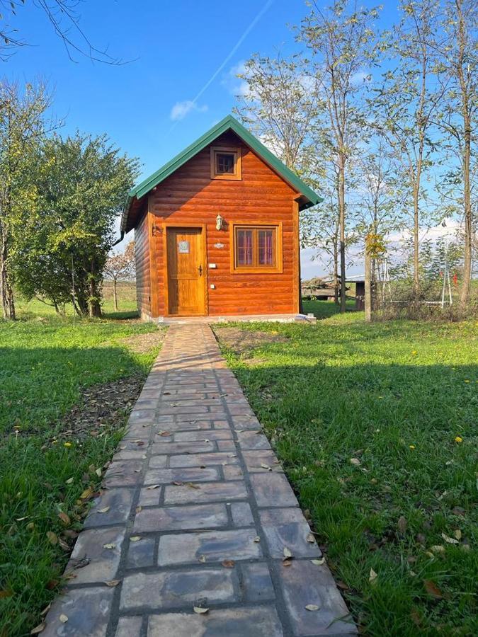 Salas Gnijezdo Bačka Palanka Екстериор снимка