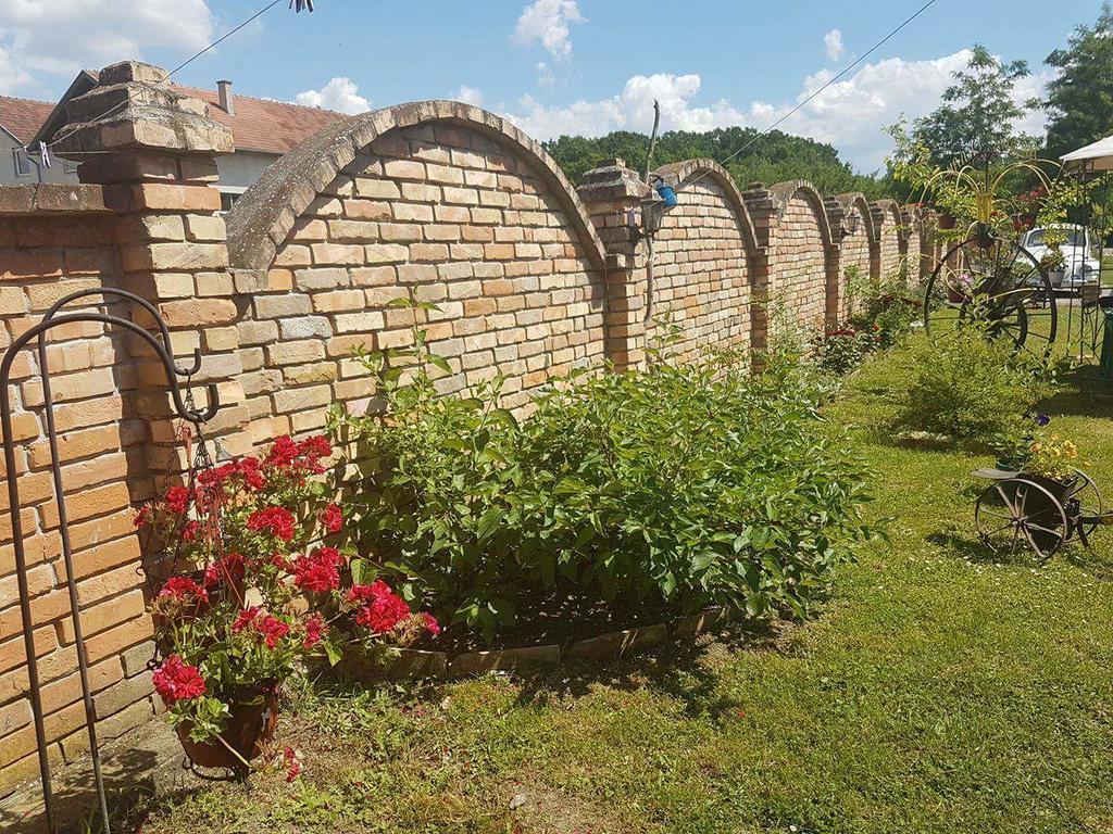 Salas Gnijezdo Bačka Palanka Екстериор снимка